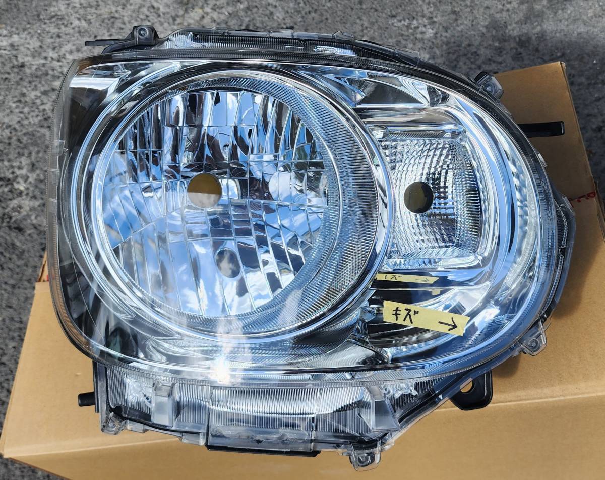 ダイハツ　ムーヴキャンバス　LA800S 右ヘッドライト　ハロゲン