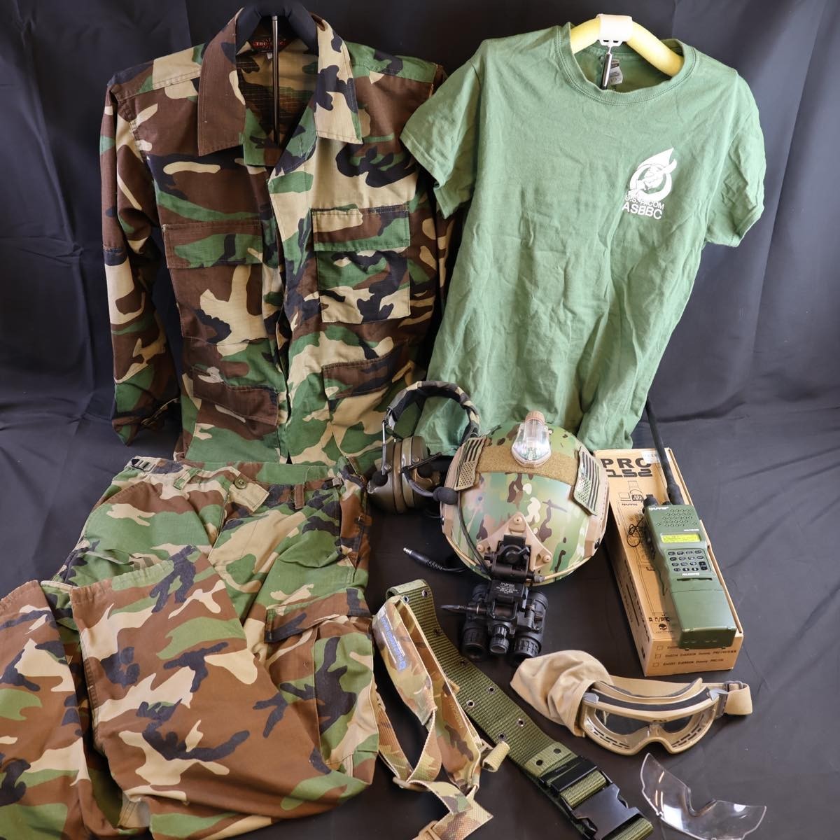 サバゲー 装備 おまとめ ダミー暗視ゴーグル付き ヘルメット ， 迷彩 上下服 ， ヘッドセット など #S-4524