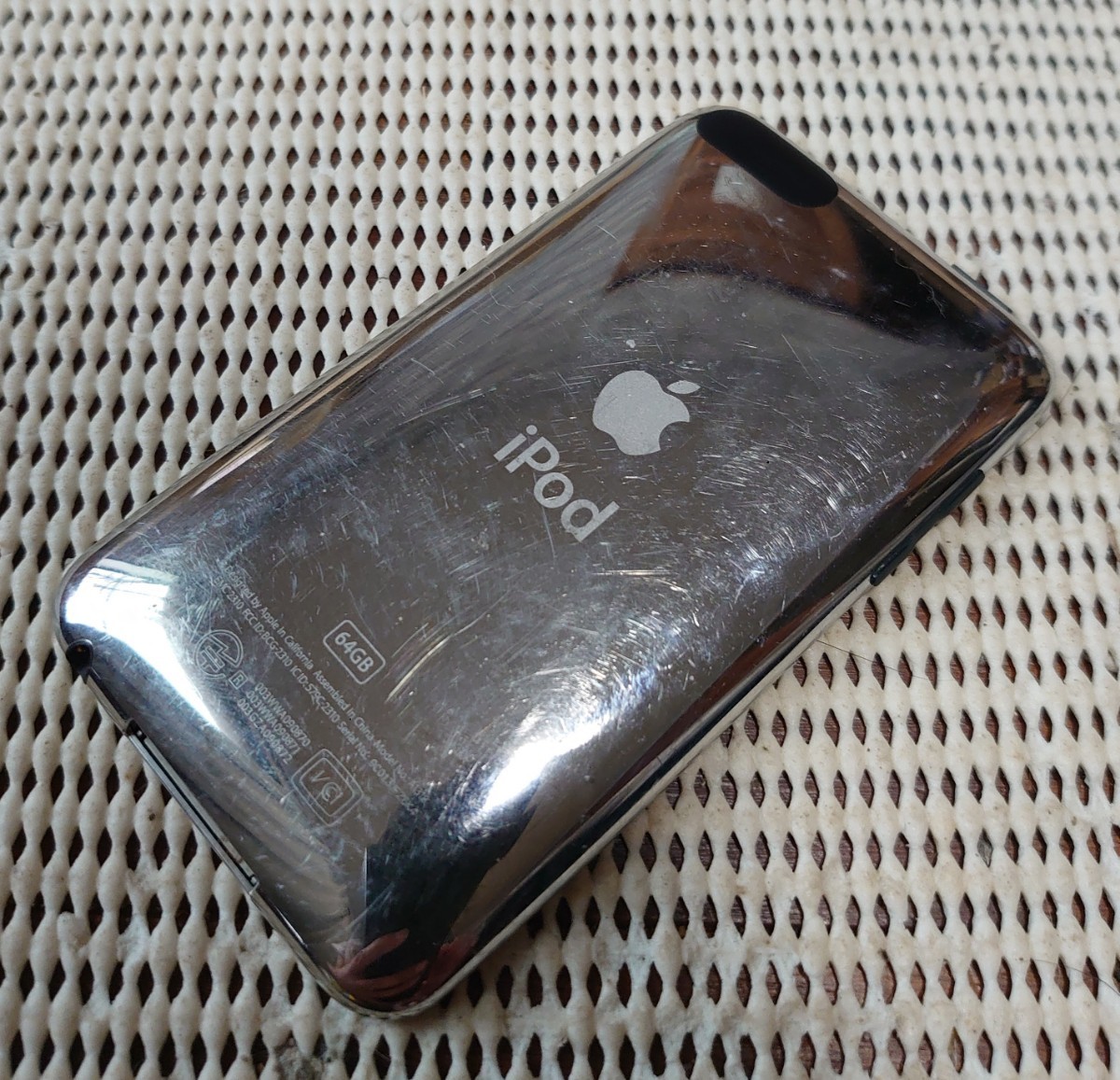 iPod touch第3世代(A1318)本体64GBブラック完動品動作確認済み1円