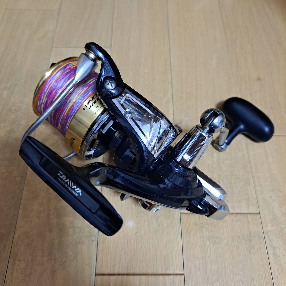 フィッシング 大人気 ダイワ WINDCAST 4000 PEライン付 遠投リール