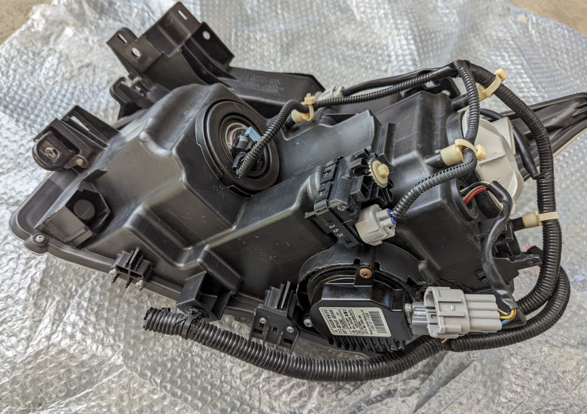 日産 純正 エルグランドE52 前期 HID ヘッドライト ヘッドランプ 右