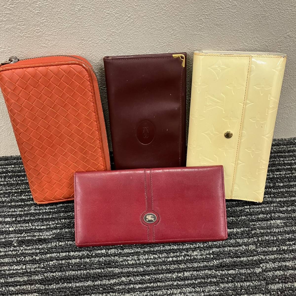 【M】ブランド財布　おまとめ４点セット　Burberry　ボッテガ　LV　Louis Vuitton　カルティエ　Cartier　ジャンク　