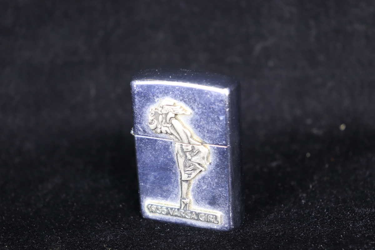 【大得価，人気】 Zippo ジッポ 1935 VARGA GIRL オイルライター シルバーカラー 煙草 喫煙グッズ 003IBCW39(Zippo)｜売買されたオークション情報、yahooの商品情報をアーカイブ公開 - オークファン Zippo