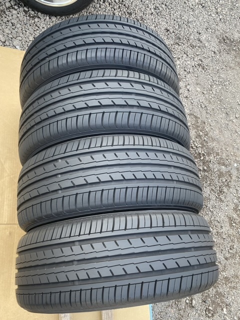 中古タイヤ４本セット　YOKOHAMA BLuEarth 215/45/17 2022年製(ほぼ新品タイヤ(溝　7.5ミリ