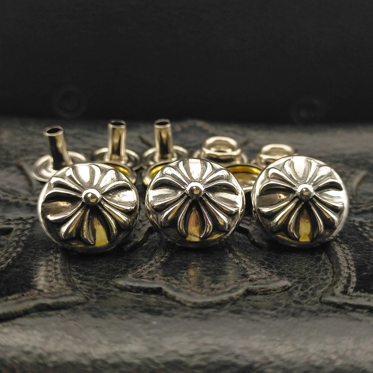 クロムハーツ リベット クロスボール ボタン シルバー どぎつい パーツ 