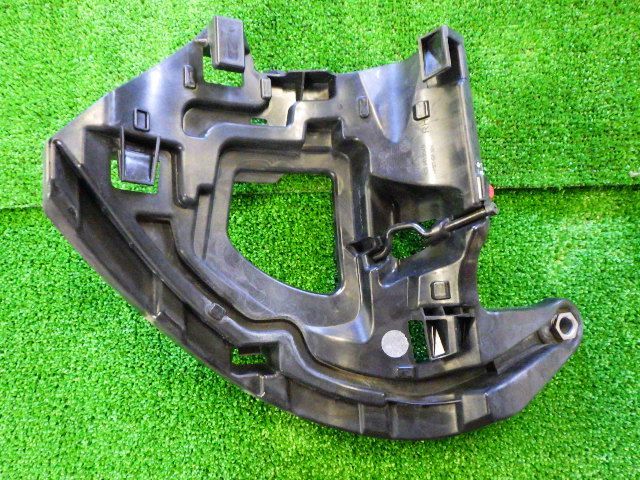 ★VW ザ ビートル 16CBZ★右 ヘッドライト ブラケット 純正 中古