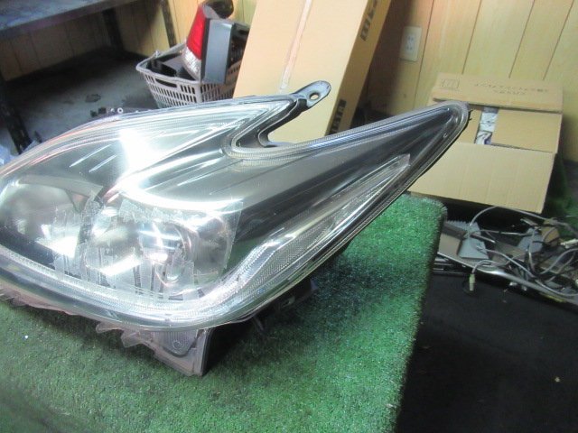 プリウス トヨタ 0 後期型左右ヘッドライトKOITO トヨタプリウス30