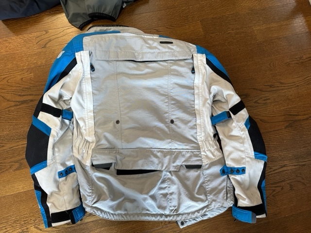 BMW Motorrad純正ラリースーツ ジャケット48。パンツ46セット中古の