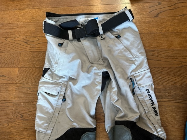 BMW Motorrad純正ラリースーツ ジャケット48。パンツ46セット中古の