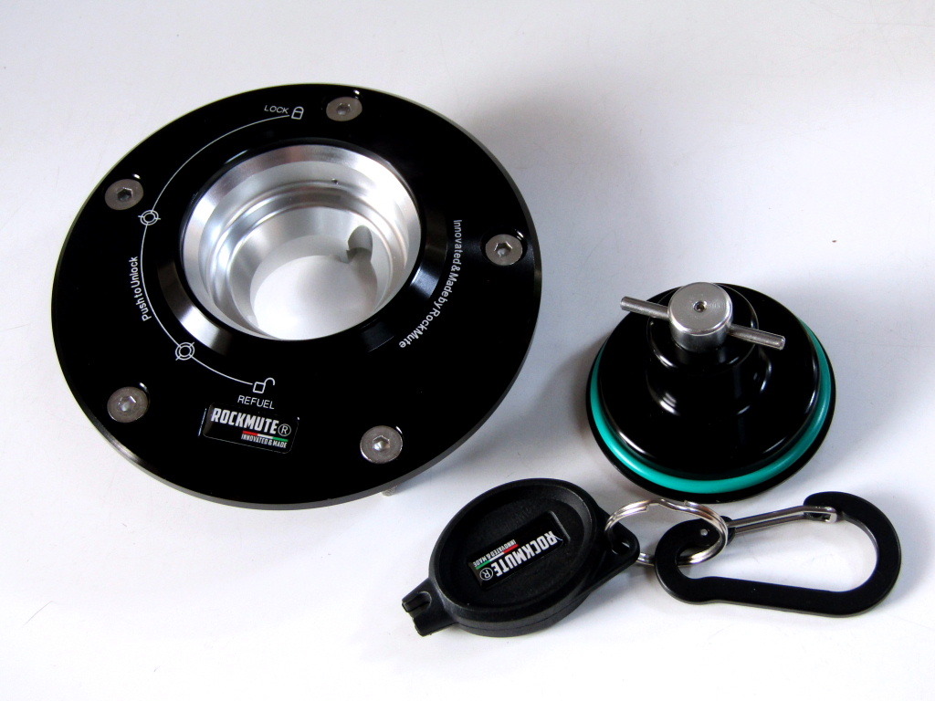Kawasaki Z900RS専用の別注品／CNC 削り出し アルミビレット タンク