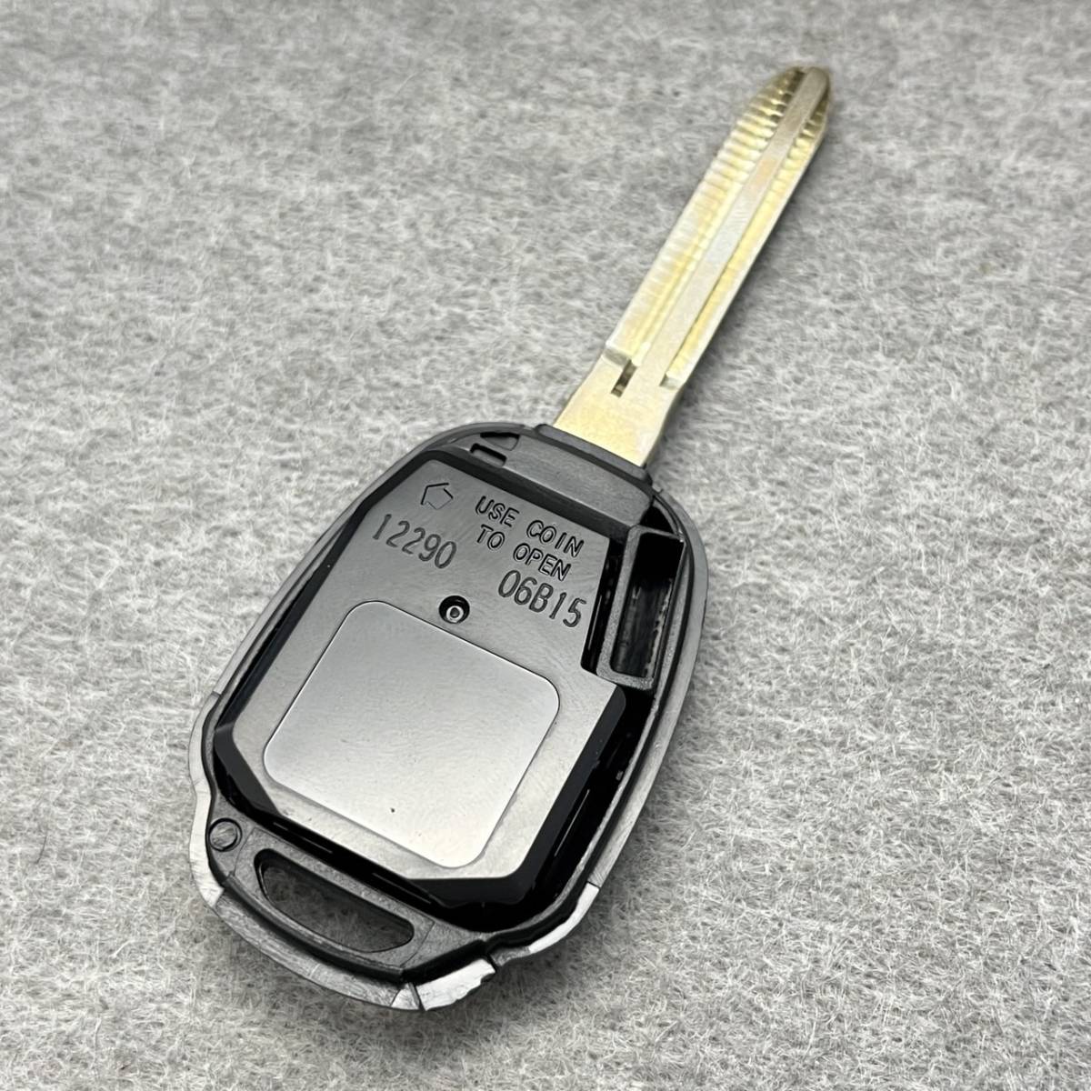 トヨタ純正キーレス リモコン 2ボタン 基盤番号12290 200系ハイエース