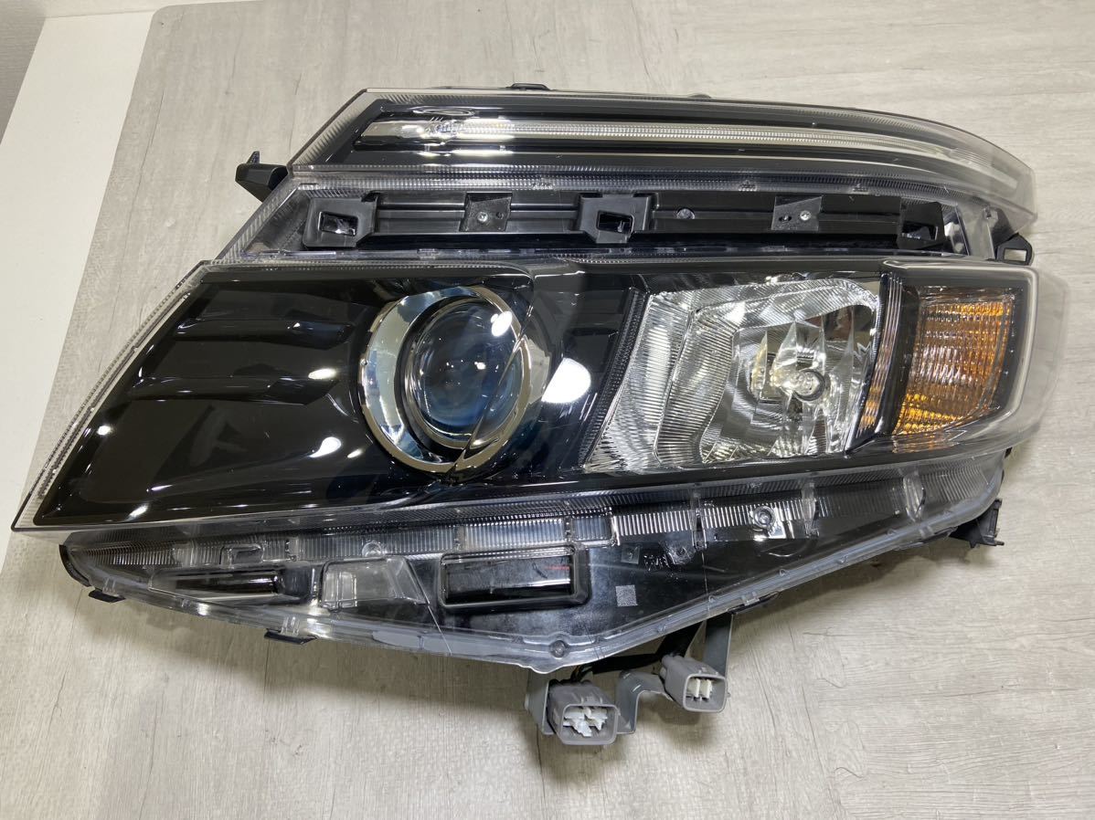美品・破損なし】VOXY ヴォクシー ZRR80W ZRR80G 前期 ヘッドライト
