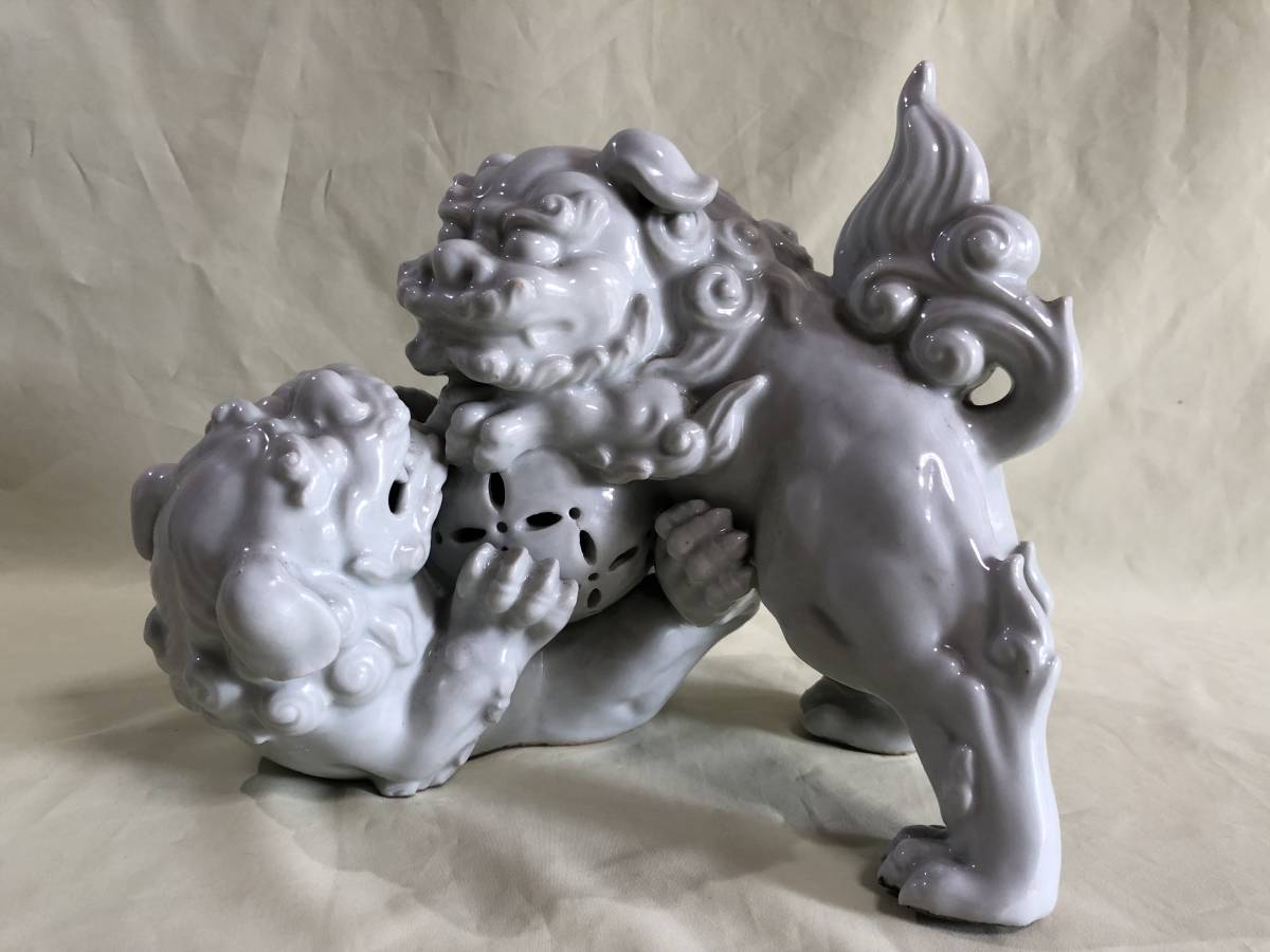 有田焼　平戸焼　白磁　玉獅子　双獅子　置物　床飾り　縁起物　古美術　骨董　インテリア