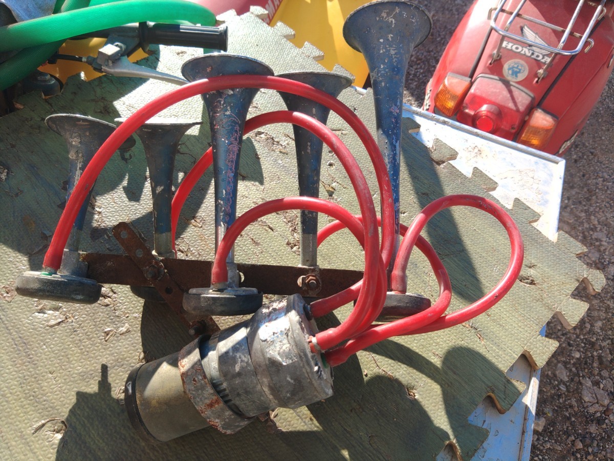 5連ニュージックホーン ラッパ　ラッカラーチャ　made ion italy 鉄ラッパ　当時物　暴走族　ヤンキー　CBXCBRFXGSGSXセドリッククラウンに