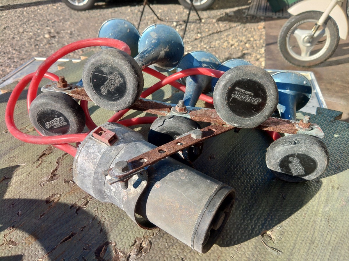 5連ニュージックホーン ラッパ　ラッカラーチャ　made ion italy 鉄ラッパ　当時物　暴走族　ヤンキー　CBXCBRFXGSGSXセドリッククラウンに