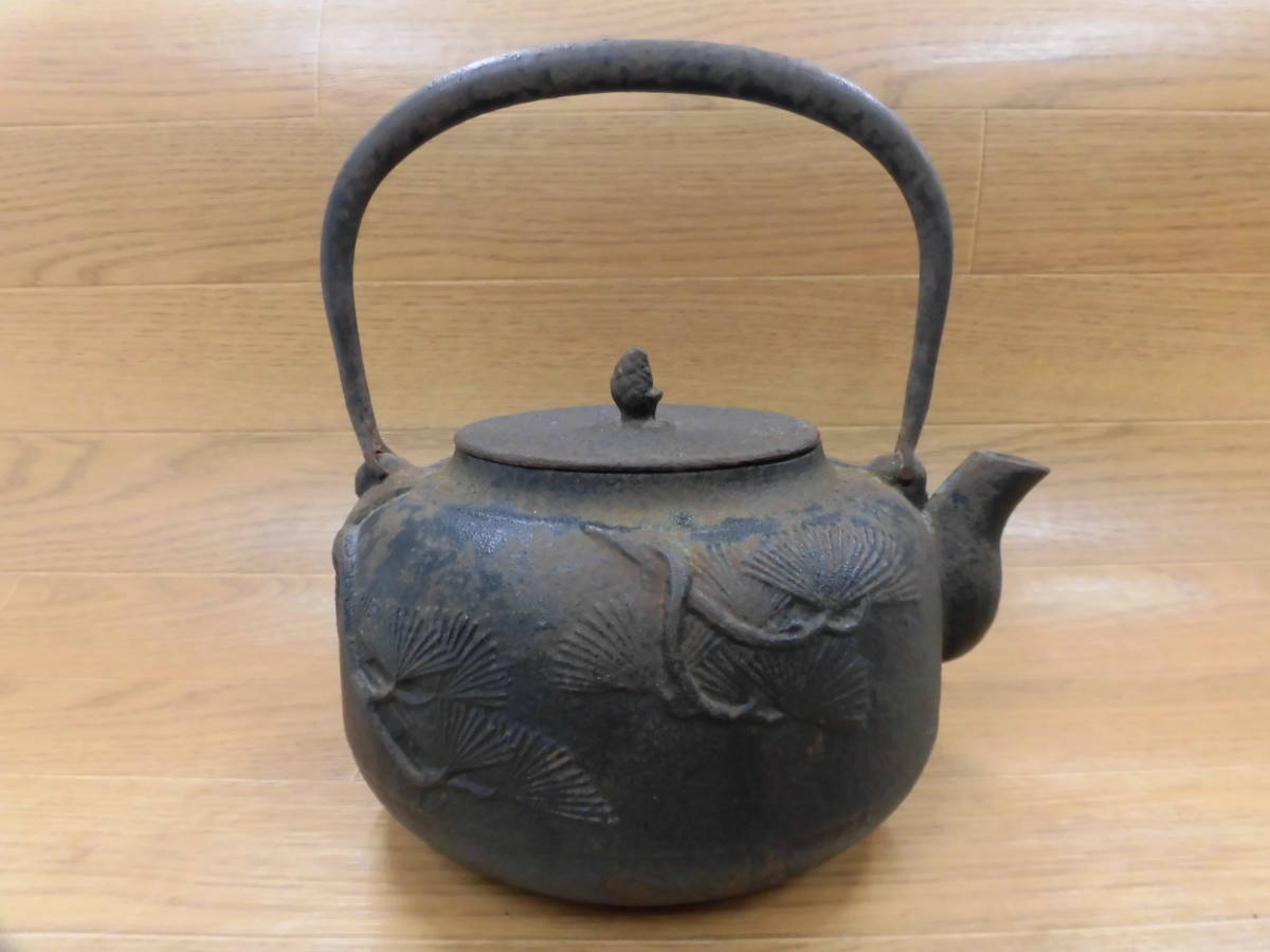 名越昌晴 作 銅製 雷文垂文龍形把手 水注◎意匠美しい茶道具◎古美術庵々 騰立】大日本釜師長 名越昌晴造 銅透提梁 唐銅蓋 岩肌 鉄瓶 煎茶道具