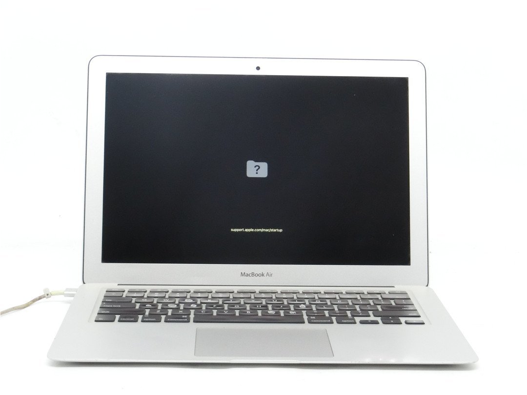 中古　Macbook Air　A1466　本体止めネジ欠品 　通電します　英語キーボード　詳細不明　ノートPCパソコン　ジャンク品　送料無料