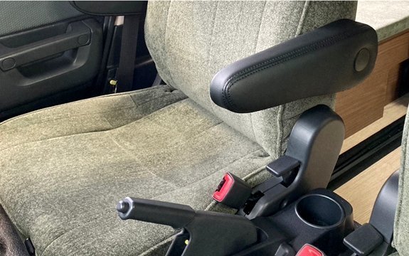 「j-club/レガンス」タウンエース バン(S40/S41)用フロントシートアームレストｘ運転席左側(レザーブラック/無段階タイプ)