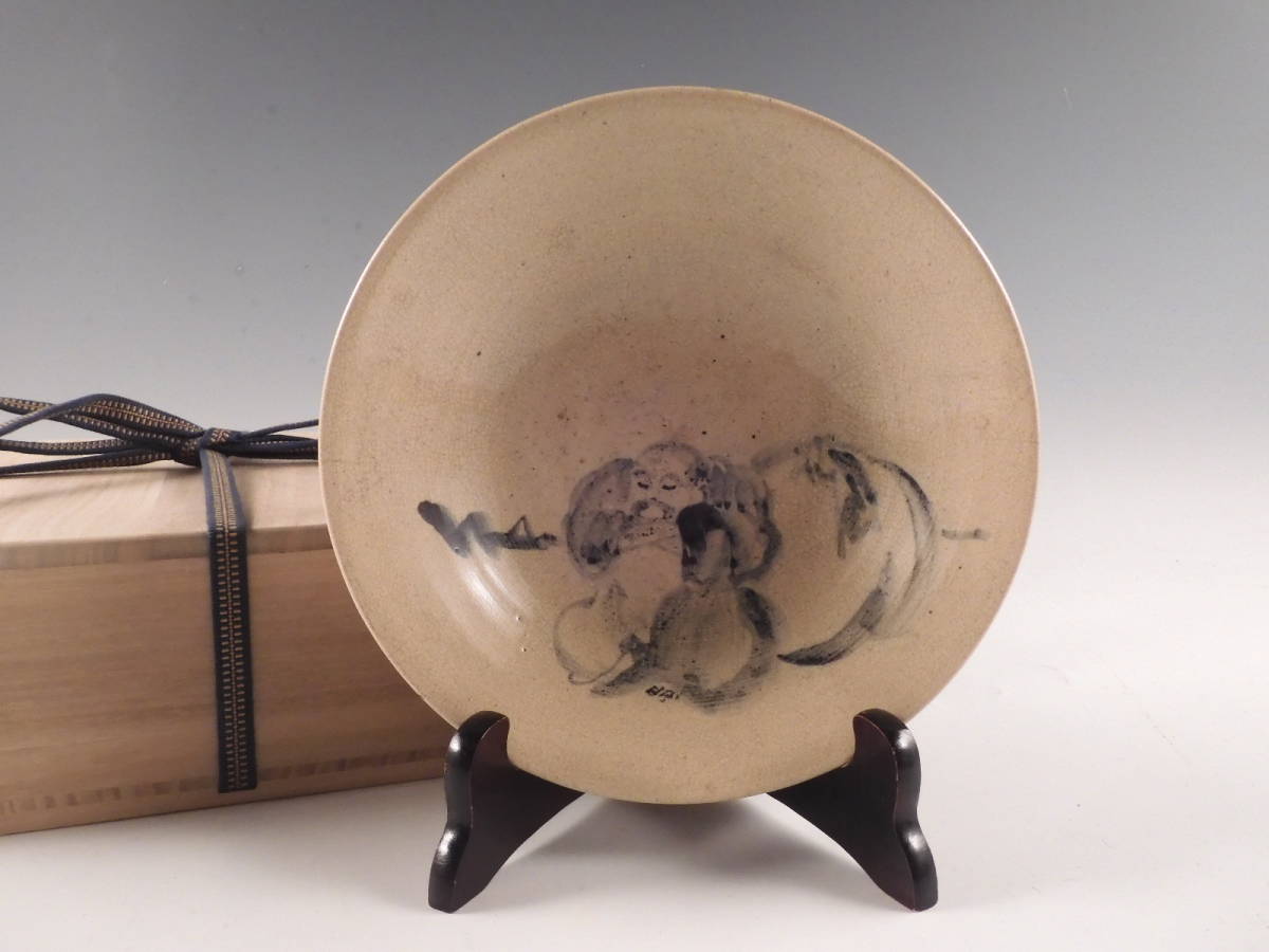 好日茶碗 A5274 産地不明 明治期 青磁 のぞき鉄絵花文 茶碗 茶道具 鉄