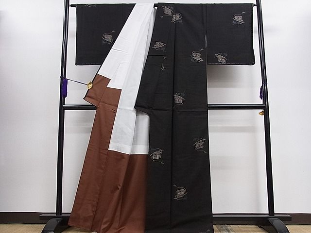 逸品 未使用品 大島紬 9マルキ 茶泥 泥染め 花 袷 身丈160cm 裄