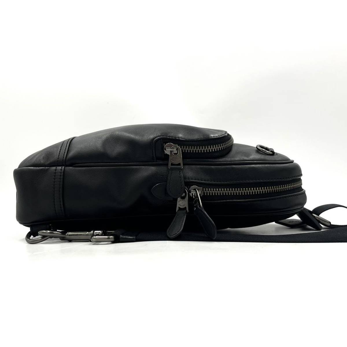 1円【未使用級】入手困難品 定価15万 コーチ COACH ボディバッグ