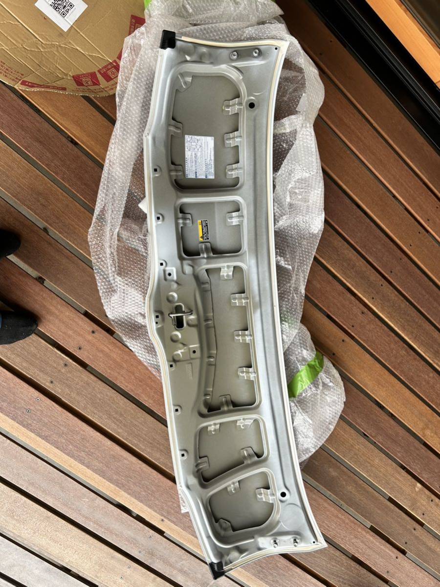 1円スタート　200系　ハイエース　7型　純正ボンネット 新車外し