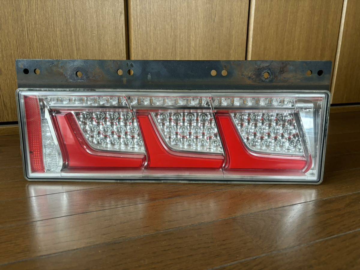小糸 KOITO LED テールランプ シーケンシャル 左側 【公式通販】