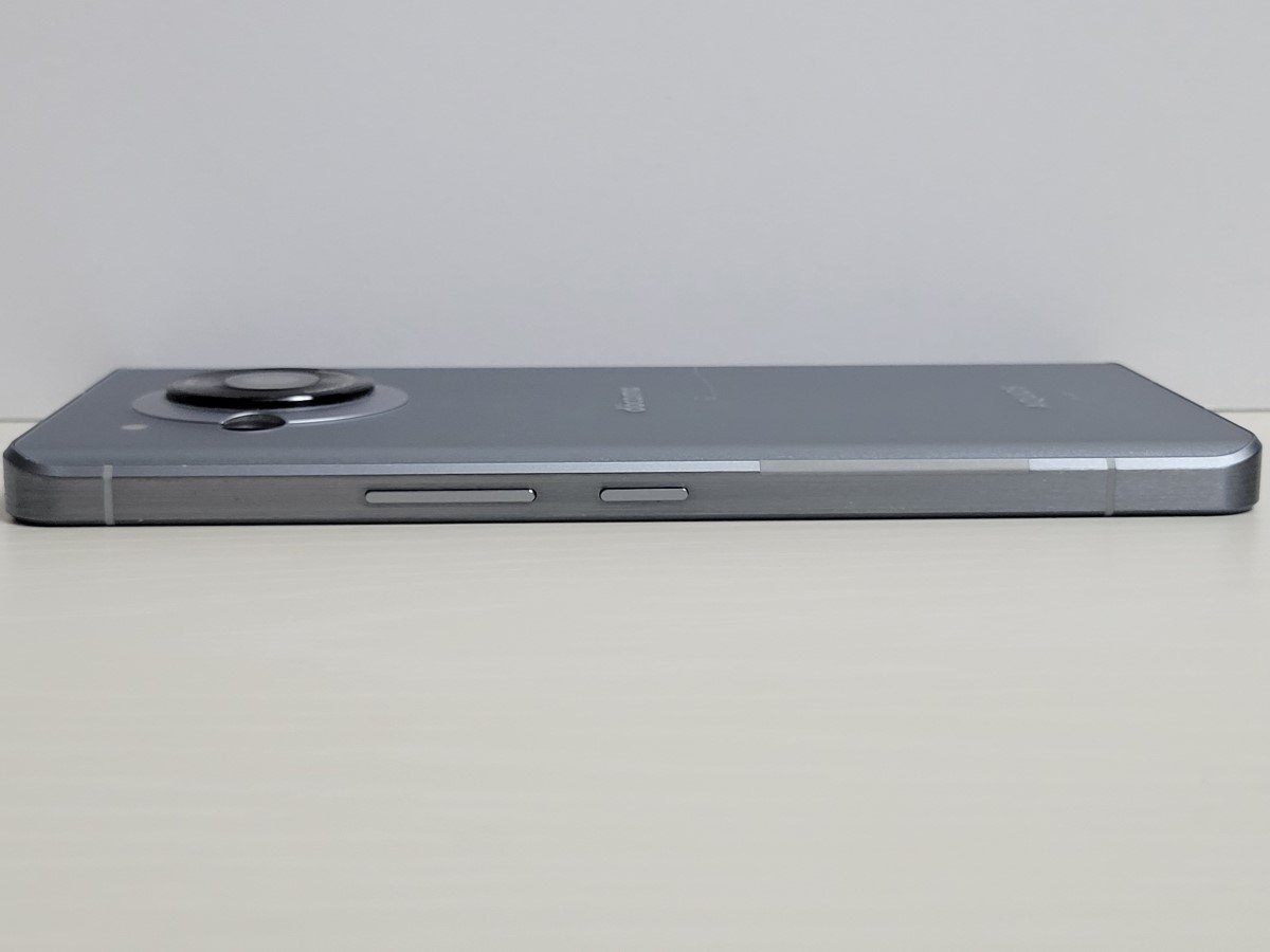 ☆【36602WM】 ジャンク docomo SH-52C SHARP AQUOS R7 シルバー SIM
