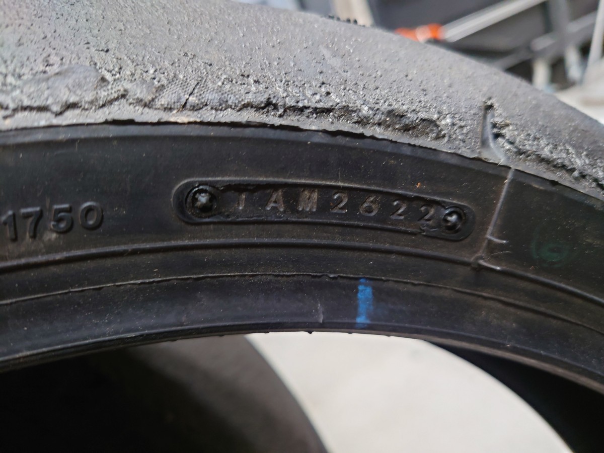 ③ブリヂストン BIDGESTONE RACING BATTLAX R11 ST600 120/600 R17 180