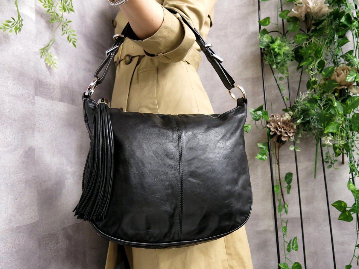 ○超美品○GIVENCHY ジバンシィ○タッセル○ロゴ 型押し○カーフ 