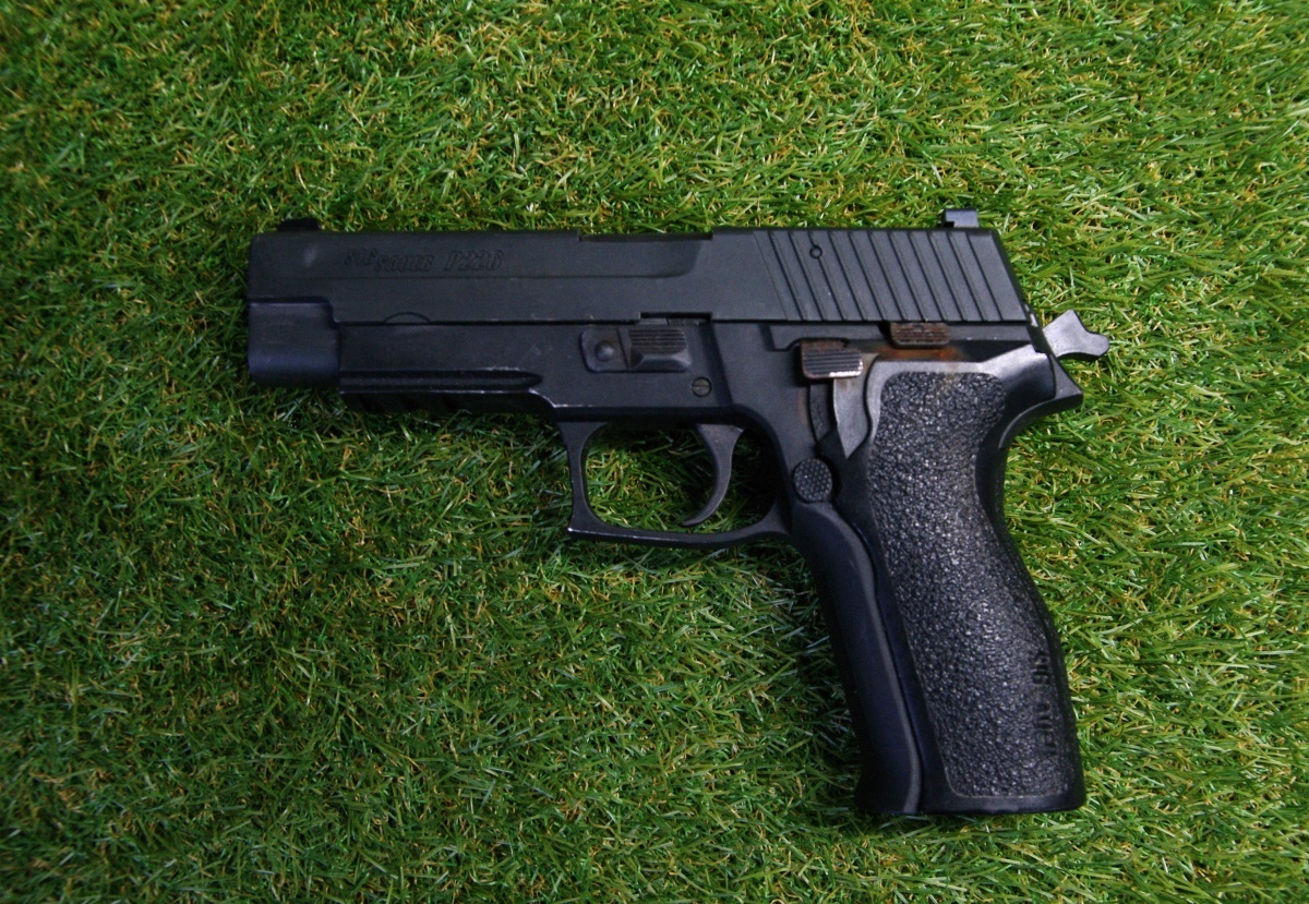 中々美品 東京マルイ シグ P226 RAIL E2 ステンレス シグ レイル