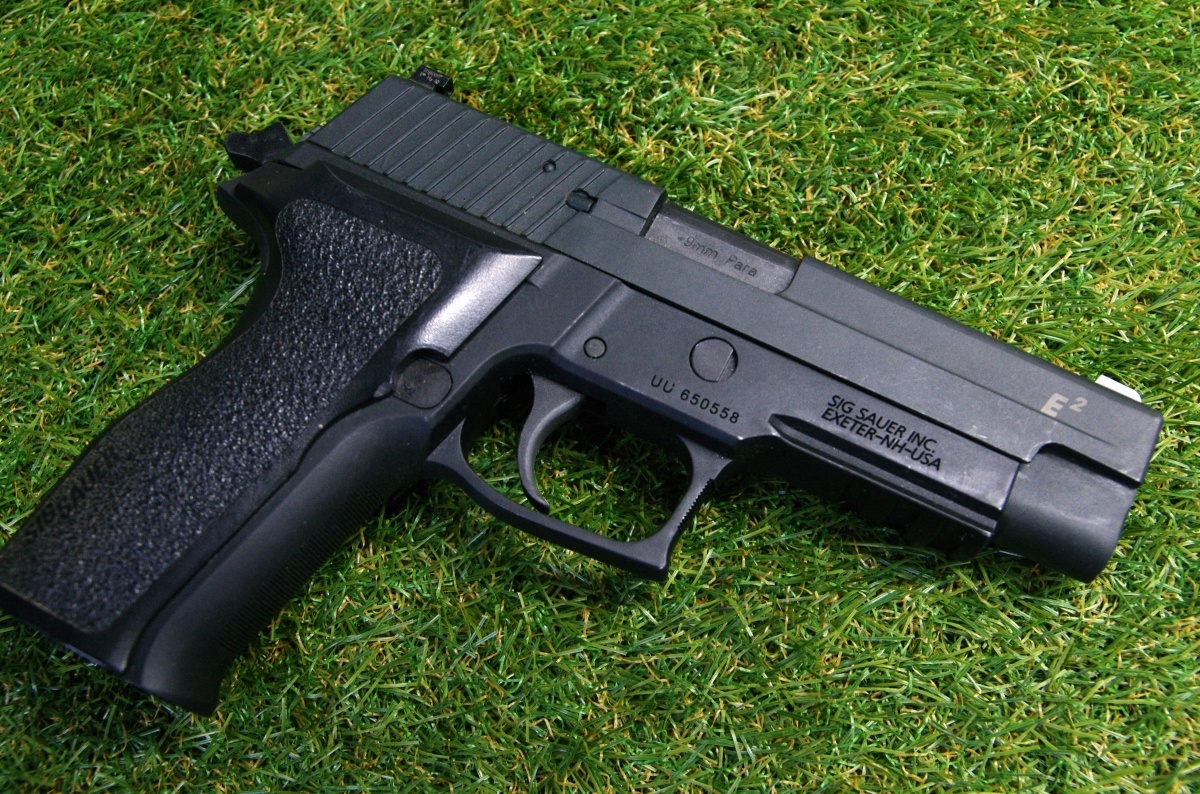 中々美品 東京マルイ シグ P226 RAIL E2 ステンレス シグ レイル