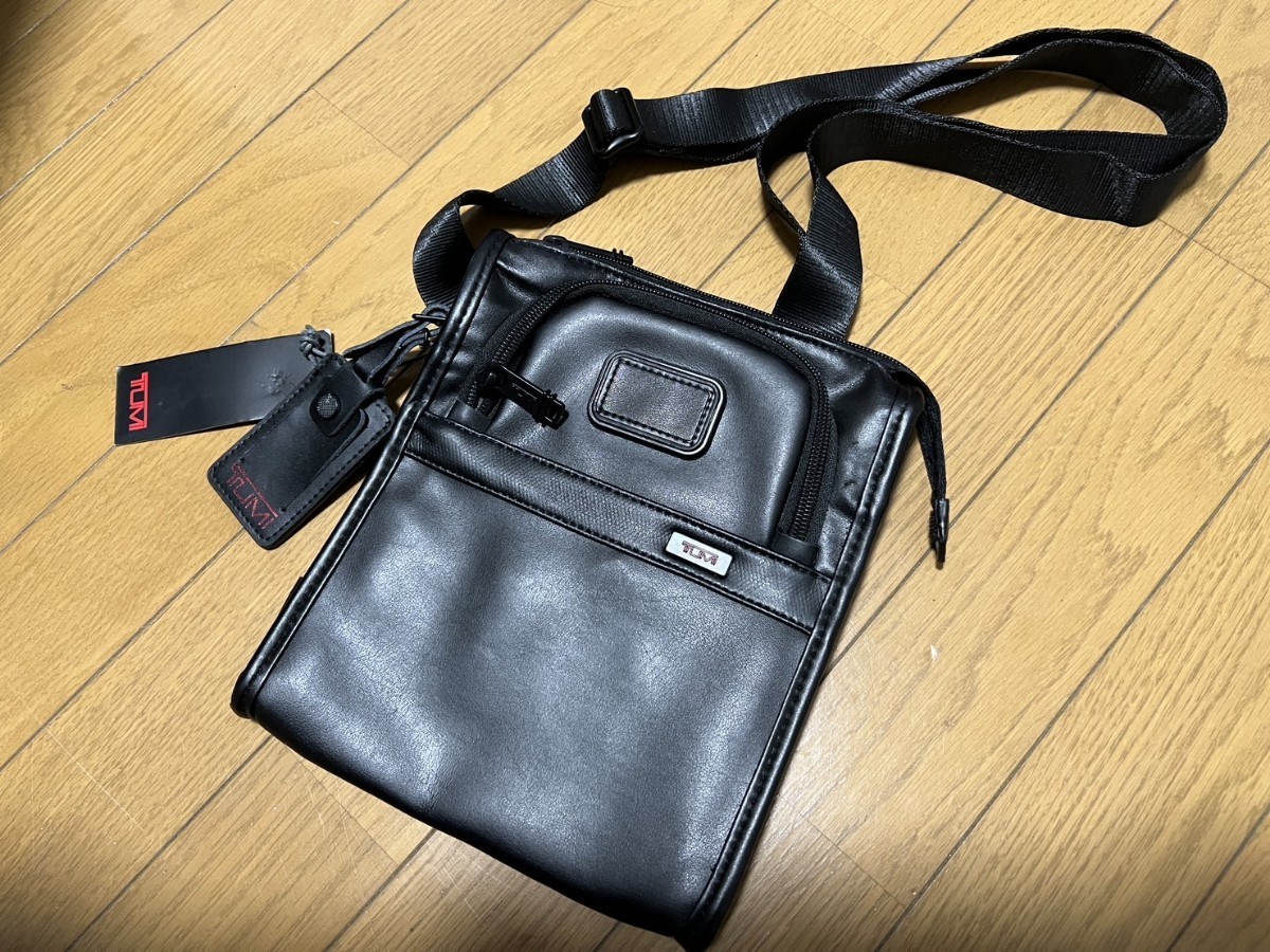 トゥミ　ショルダーバッグ　レザー　ブラック　未使用