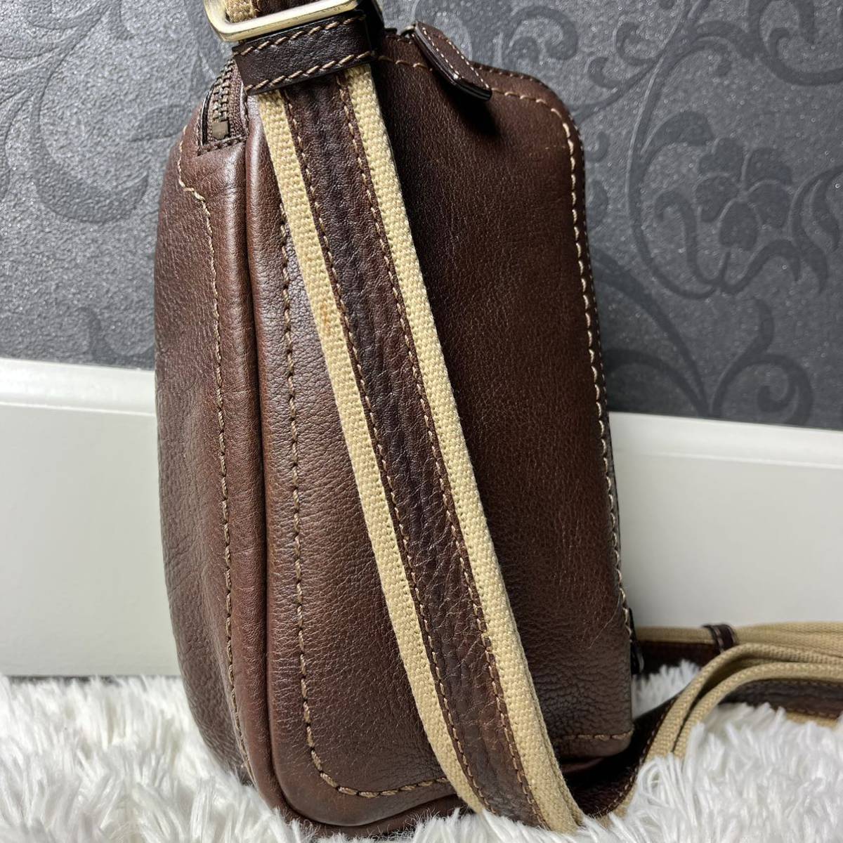 1円美品【日本を代表する革製品】土屋鞄 ボディバッグ トーン