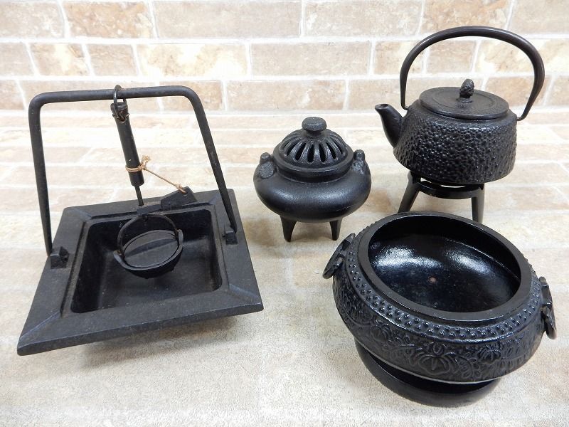 南部鉄器 など 囲炉裏自在鉤付 灰皿/ミニ風炉釜/香炉 4点セット 南部鉄器 など 囲炉裏自在鉤付 灰皿/ミニ風炉釜/香炉 4点セット