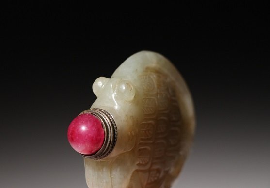 ☆撫子☆和田玉 魚型鼻煙壺 高さ約5.5cm (検)鼻烟壷 小壺 喫煙具 古玉