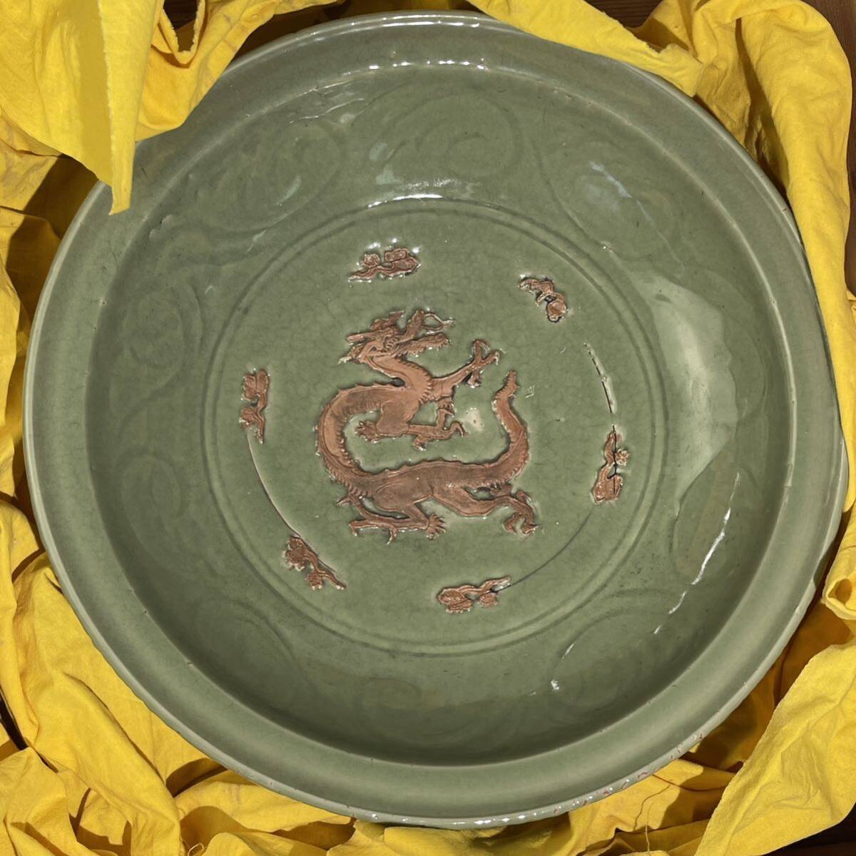 双龍図陽刻青磁鉢 平皿 大皿 箱付 / 時代物 中国美術 青磁 皿 検索