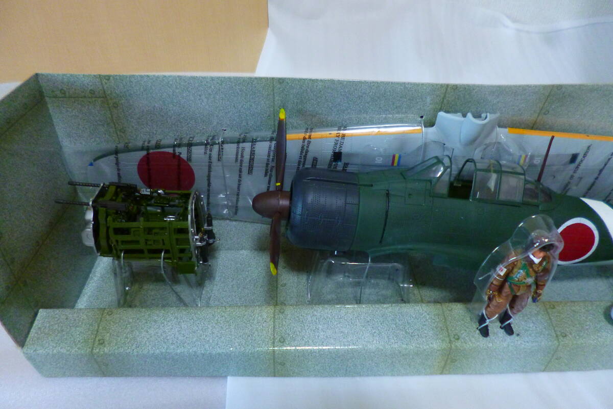 ☆☆☆　訳あり　希少　1/18 スケール 零戦　1/18 Elite Force Zero Fighter BBI WW II with Pilot 1:18 Model "虎 110"　☆☆☆_2
