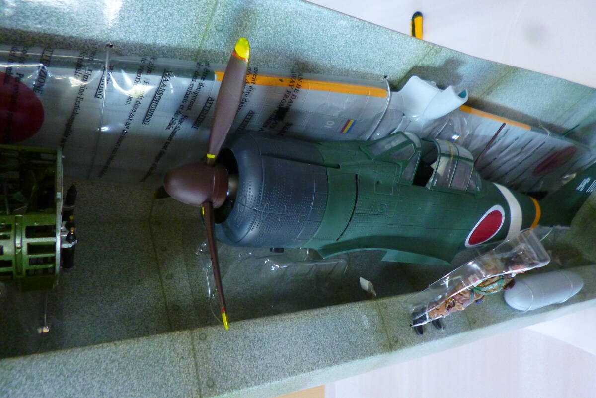 ☆☆☆　訳あり　希少　1/18 スケール 零戦　1/18 Elite Force Zero Fighter BBI WW II with Pilot 1:18 Model "虎 110"　☆☆☆_3