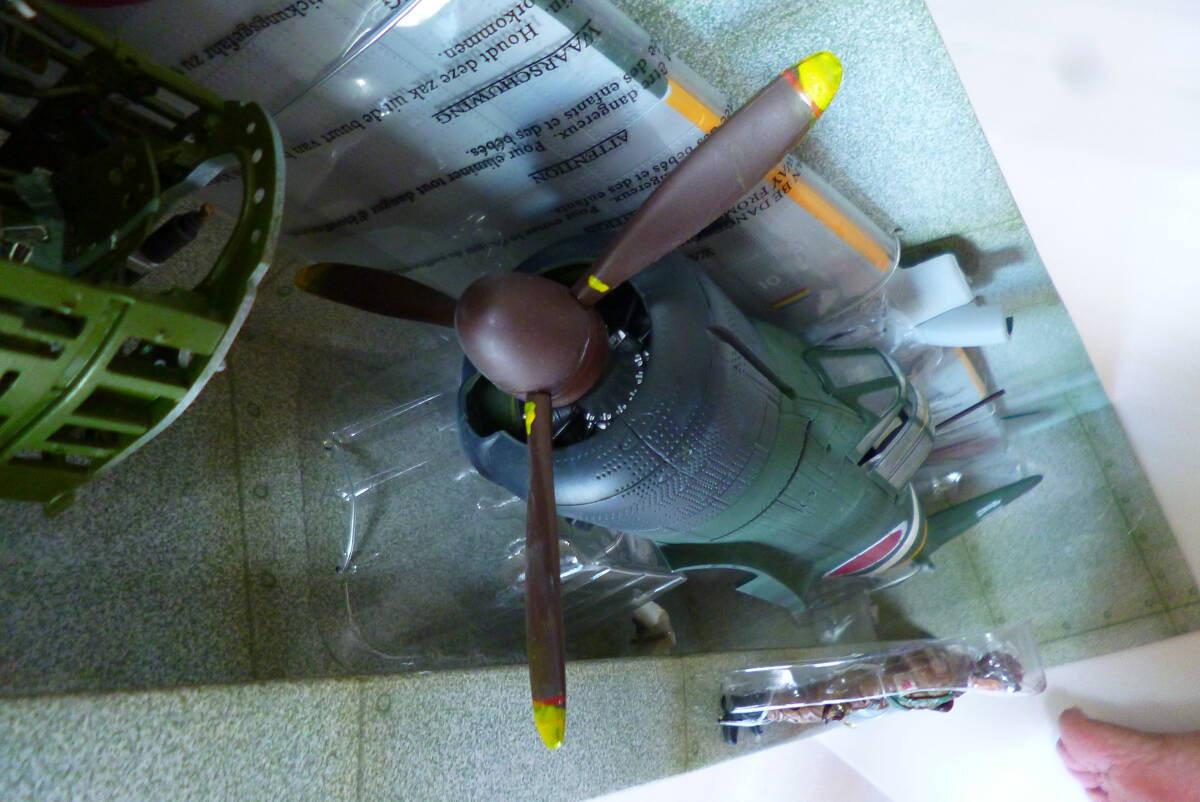 ☆☆☆　訳あり　希少　1/18 スケール 零戦　1/18 Elite Force Zero Fighter BBI WW II with Pilot 1:18 Model "虎 110"　☆☆☆_4