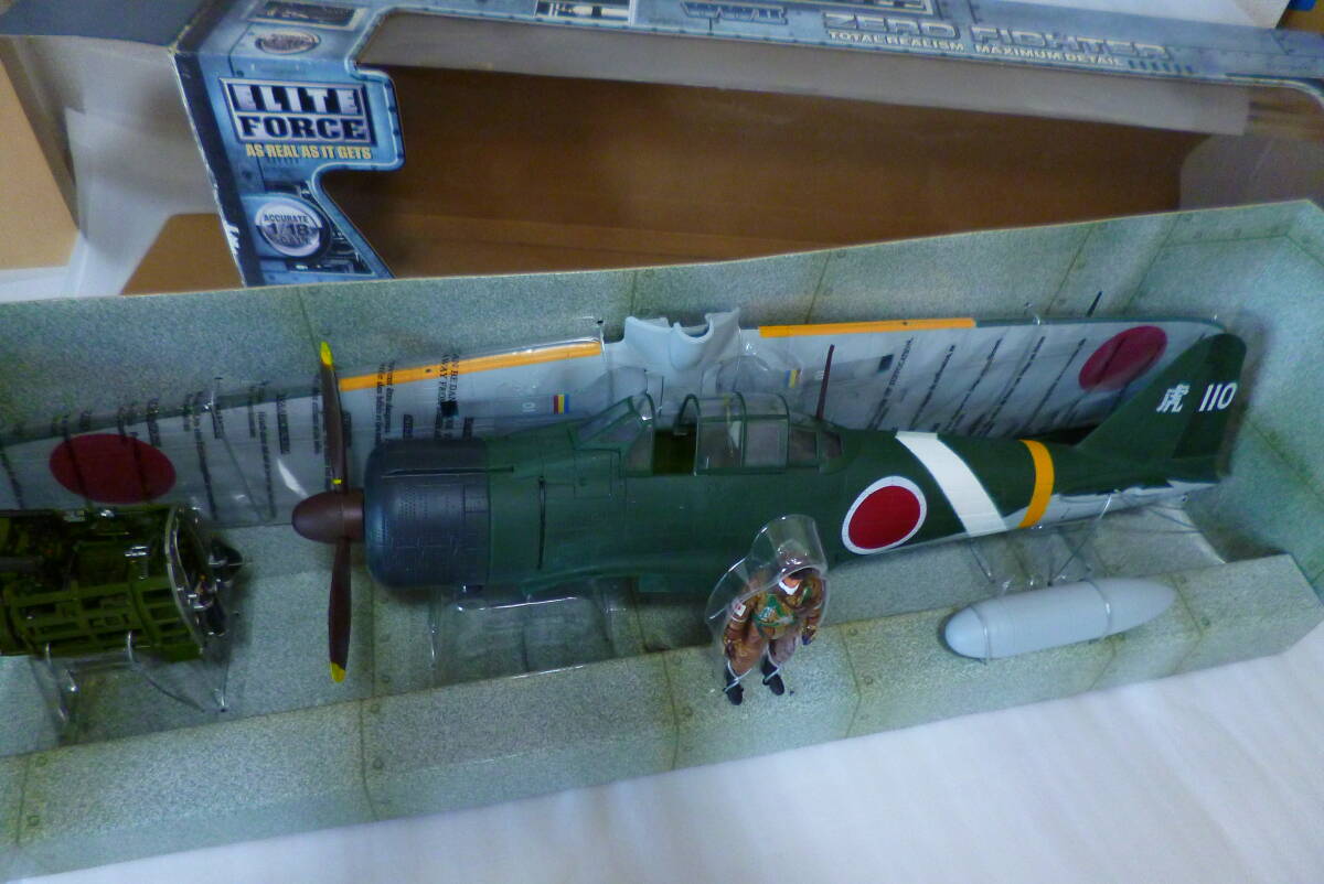 ☆☆☆　訳あり　希少　1/18 スケール 零戦　1/18 Elite Force Zero Fighter BBI WW II with Pilot 1:18 Model "虎 110"　☆☆☆_5