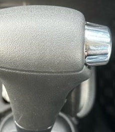 トヨタ 純正 新品未使用 ヴィッツ AT メッキタイプ シフトレバーノブボタン メッキシフトボタン 流用 プロボックス ダイハツ ハイゼット_2