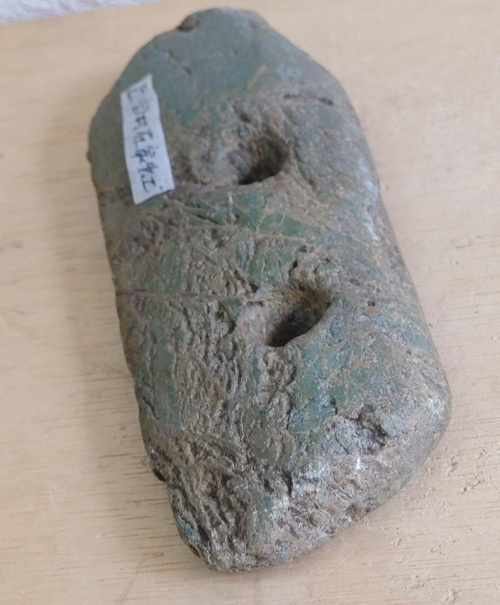 縄文期 飛騨民族考古館旧蔵 ①上宝村在家出土 片刃が尖る 大型 石包丁