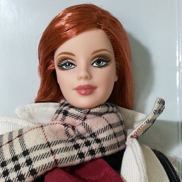 mBM427b [難有] マテル バービー バーバリー 白コート Burberry Barbie