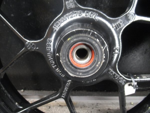C2R6-1030 ホンダ グロム フロントホイール タイヤ 【JC61-100～ 前期 動画有】 C2R6-1030 HONDA グロム HONDA(ホンダ) 純正フロントホイール boxの中古品・新品