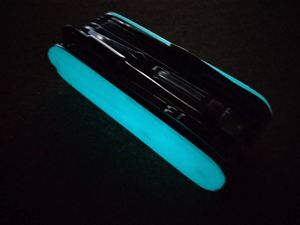 ビクトリノックス サイバーツール + ハントマンライト　小ナイフVer.　蛍光ハンドル