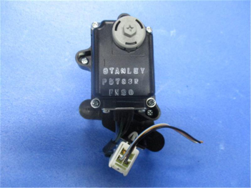マツダ 純正 ボンゴ 《 SLP2V 》 右ヘッドライト S0N8-51-210B P70200-24003311 マツダ ボンゴ 純正 ランクル 0 ヘッド