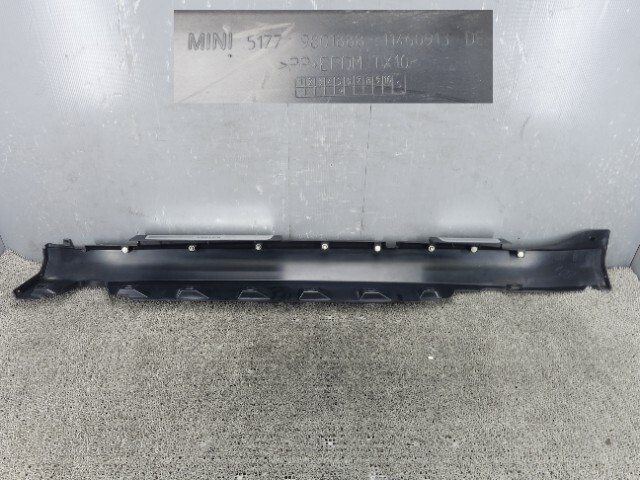 8525 ＢＭＷ ミニ クロスオーバー R60 ZA16 サイドステップ右 B15