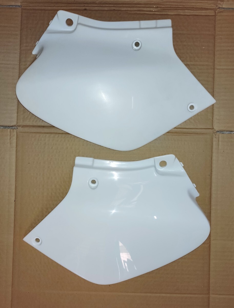 ホンダ XR250 MD30 用 左右サイドカバー セット 未使用品 XR250 MD30 純正 XR250R ホンダXR250純正サイドカバー左右 サイドカバーの中古