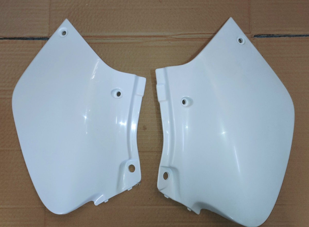 ホンダ XR250 MD30 用 左右サイドカバー セット 未使用品 XR250 MD30 純正 XR250R ホンダXR250純正サイドカバー左右 サイドカバーの中古